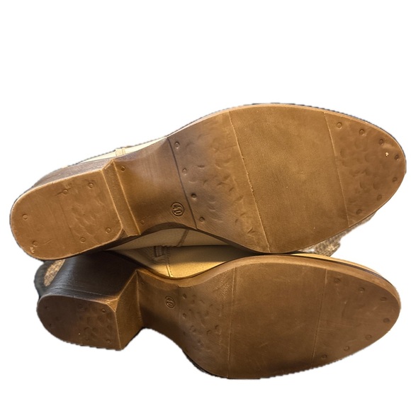 New Miz Mooz NYC Duarte Soft Leather Boot. Linen Color - Picture 4 of 4